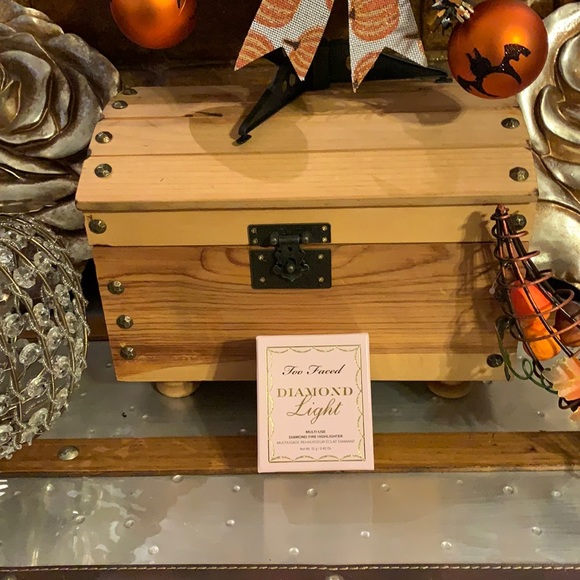 Too Faced Diamond Light 💎 Highlighter Diamond Fire 💎🔥 - Picture 2 of 2